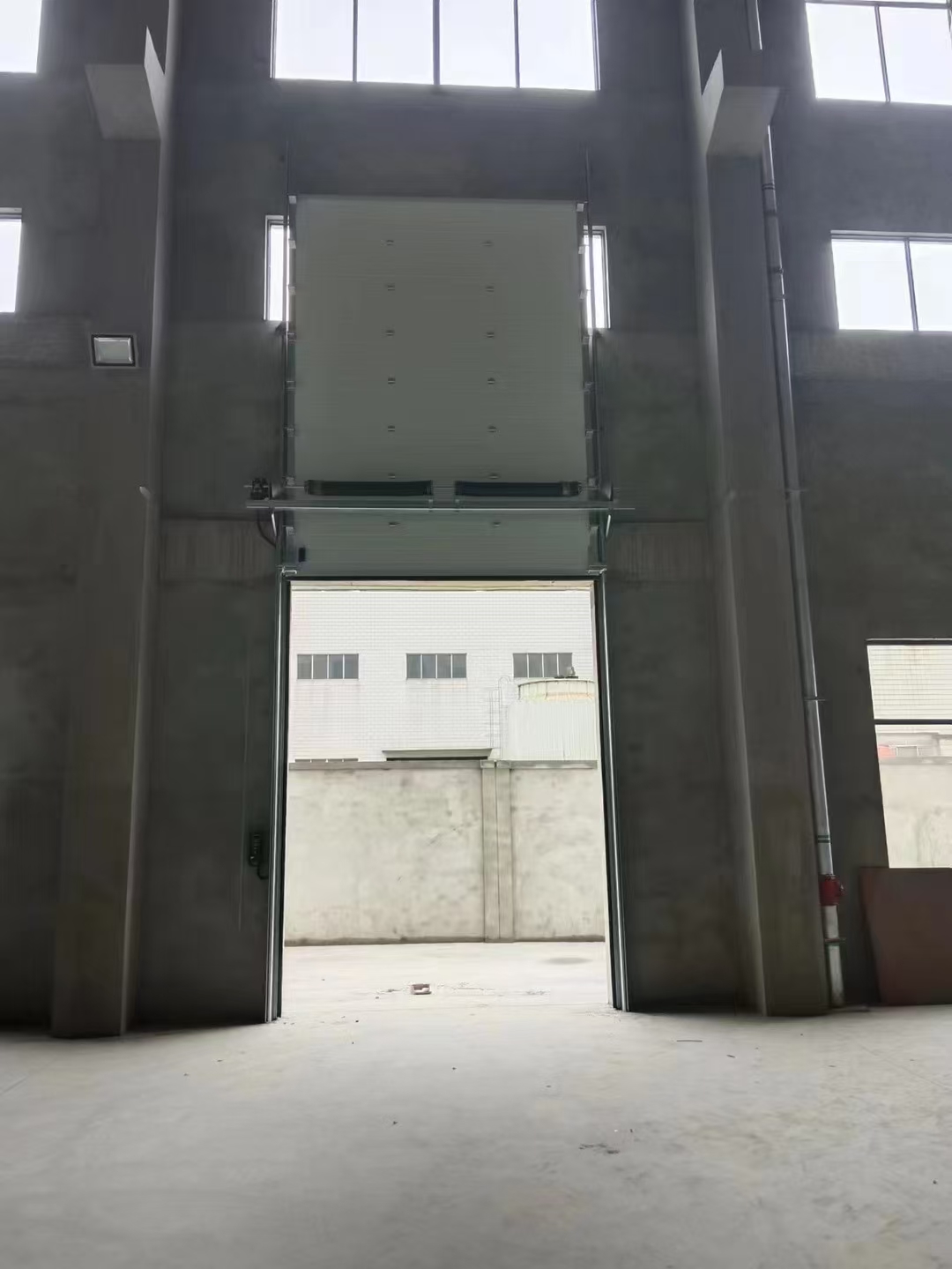 工业提升门